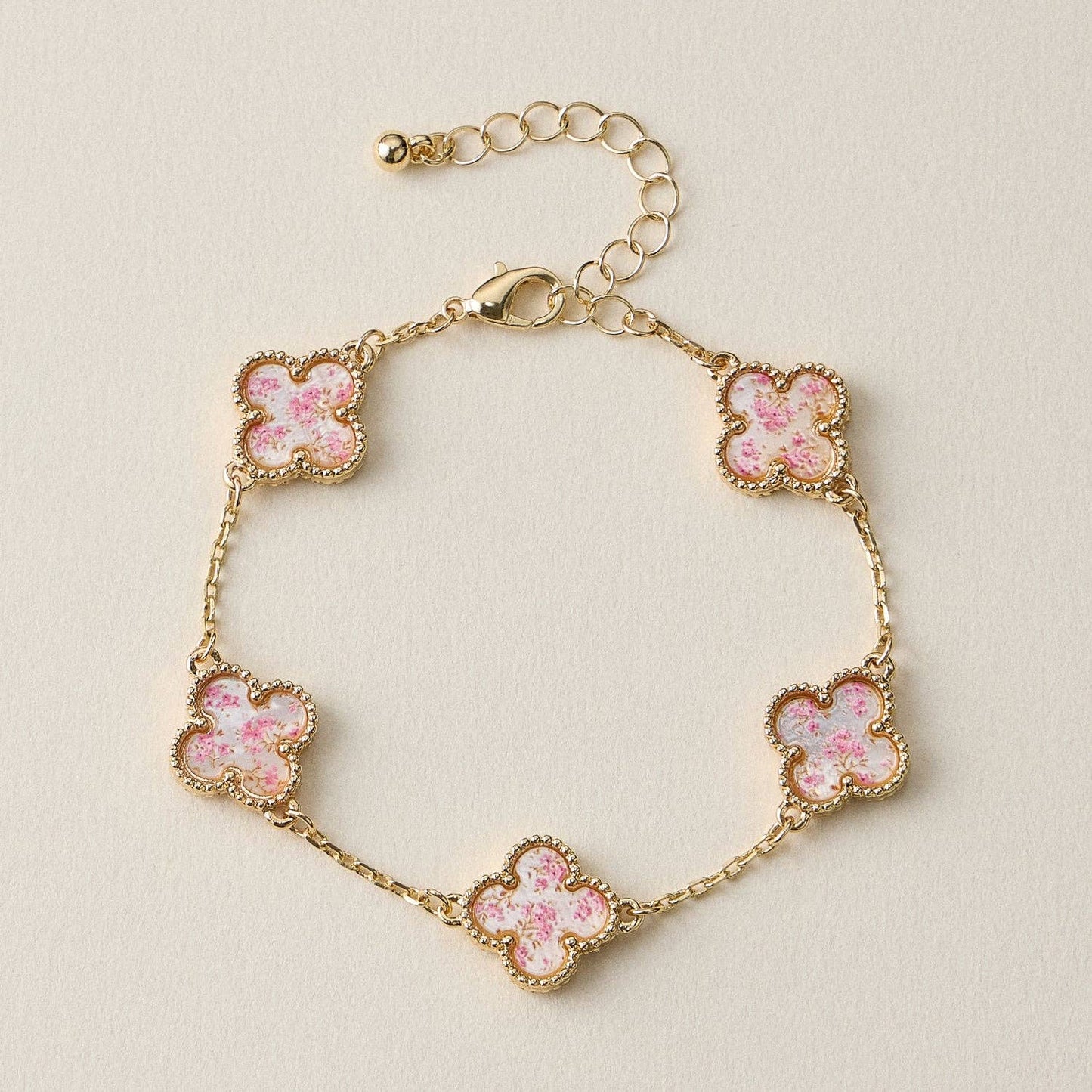 Colorful Shell Charm Bracelet with Gold Detailing: Black/White / One / 5SB21068