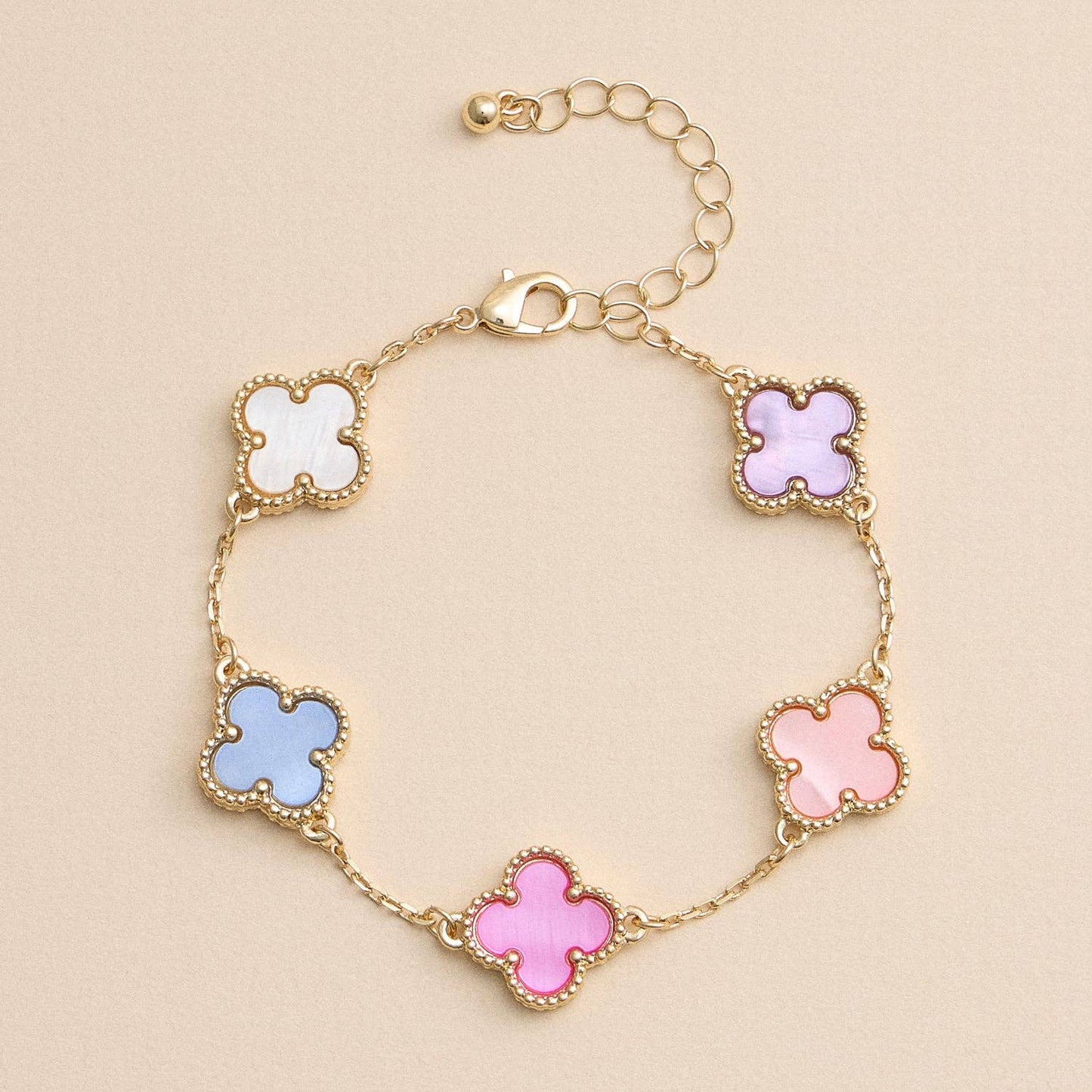 Colorful Shell Charm Bracelet with Gold Detailing: Black/White / One / 5SB21068