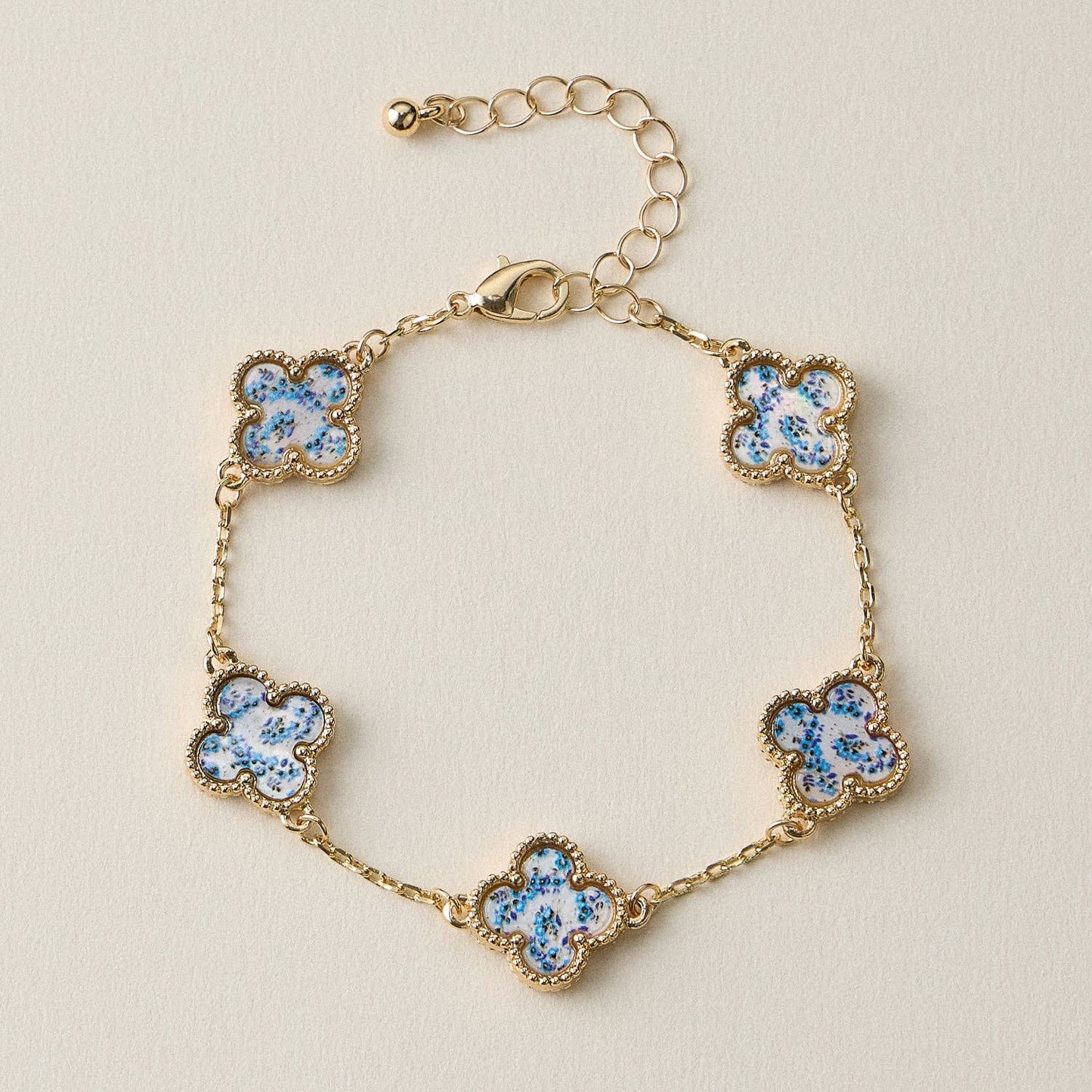 Colorful Shell Charm Bracelet with Gold Detailing: Black/White / One / 5SB21068