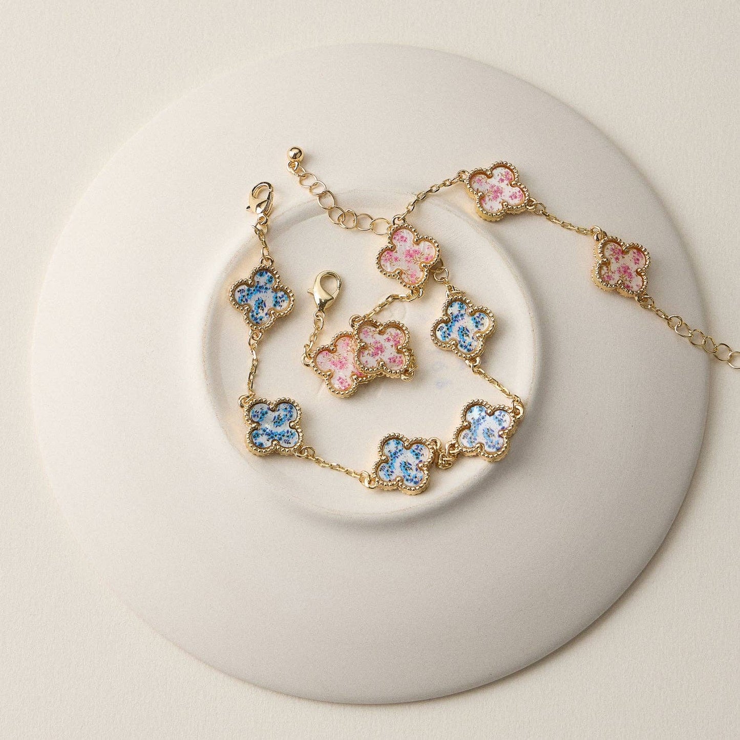 Colorful Shell Charm Bracelet with Gold Detailing: Multi Blue / One / 5SB21068